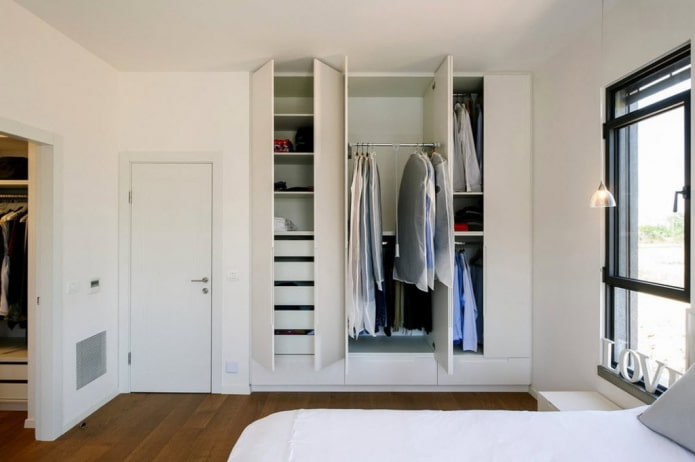 Nische für einen Schrank im Schlafzimmerinnenraum
