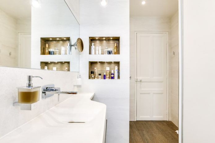 Nischen für Shampoos im Badezimmer