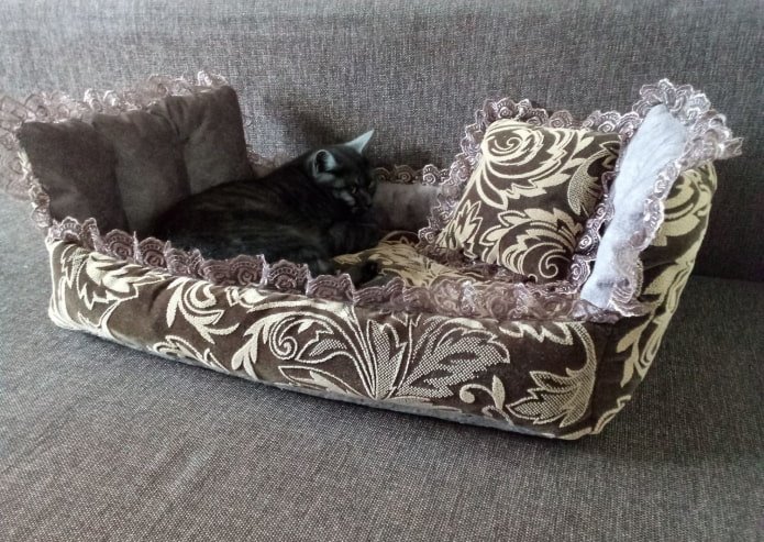 Katzenbett aus alter Tagesdecke
