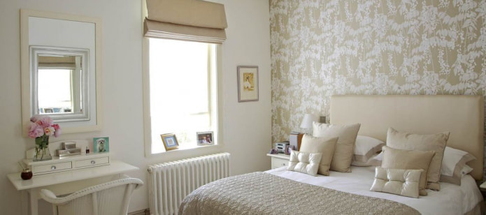 Beige Tapete mit Muster