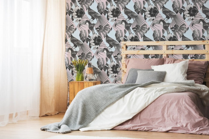 Tapete mit Ornament im Schlafzimmer