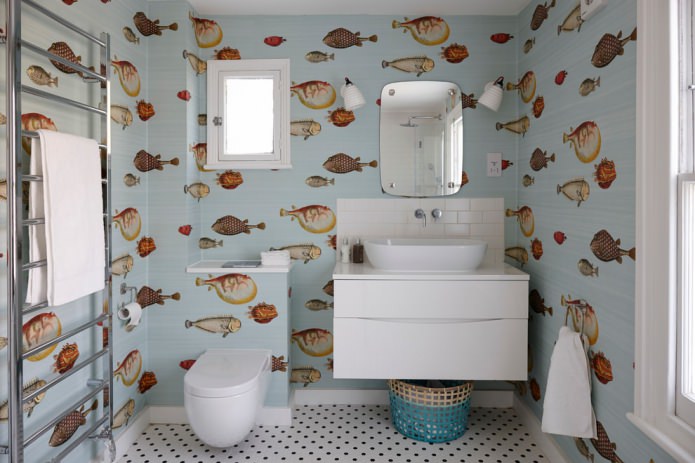 Abwaschbare Tapete mit Fischen im Badezimmer