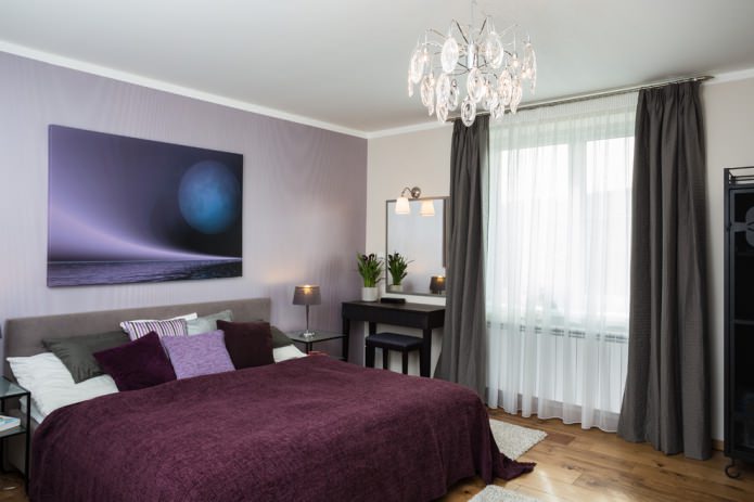 Grau-weiße Vorhänge im Schlafzimmer