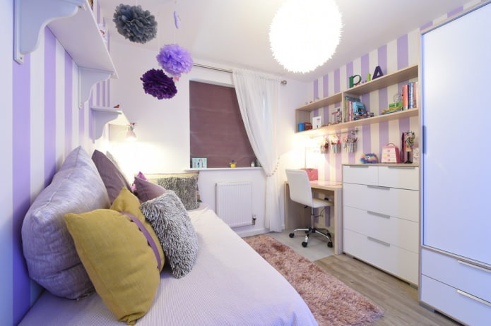 Weiß- und Lila-Kinderzimmer