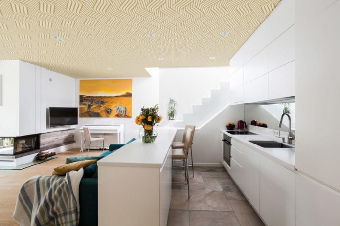 beige Deckentapete im Innenraum