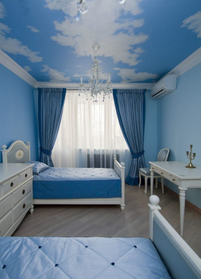 Tapete mit dem Bild des Himmels an der Decke
