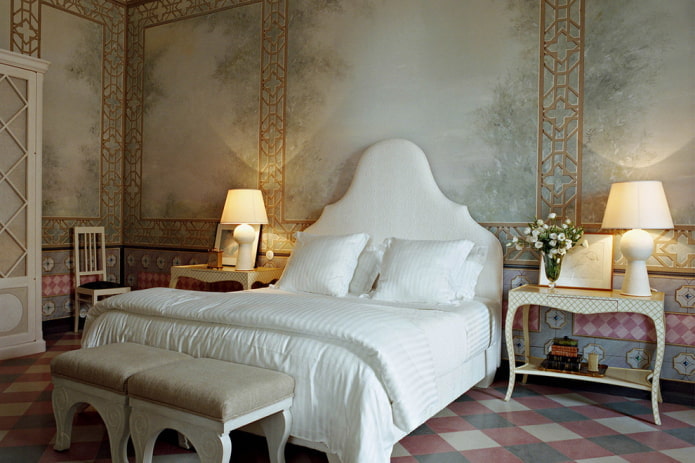 klassisches Schlafzimmer mit Tapete