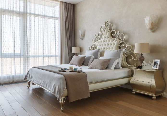 beige Tapete im Schlafzimmer