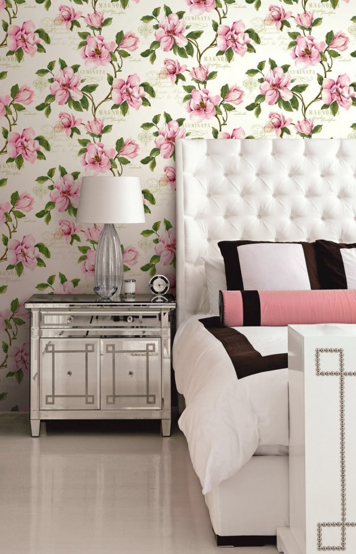 Tapete mit Magnolien im Innenraum