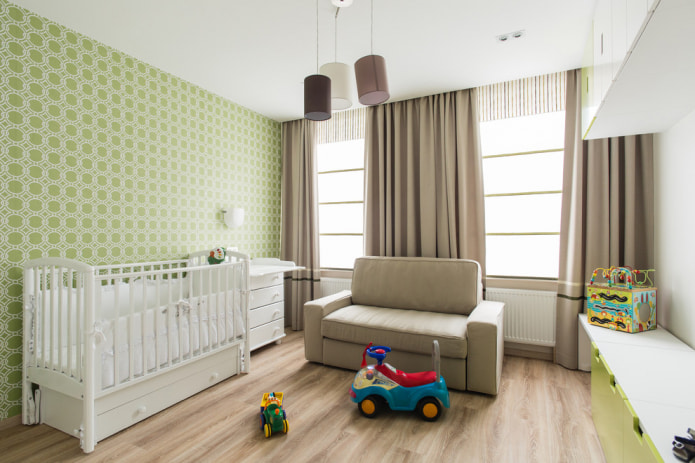 Grüne Tapete im Kinderzimmer für ein Neugeborenes