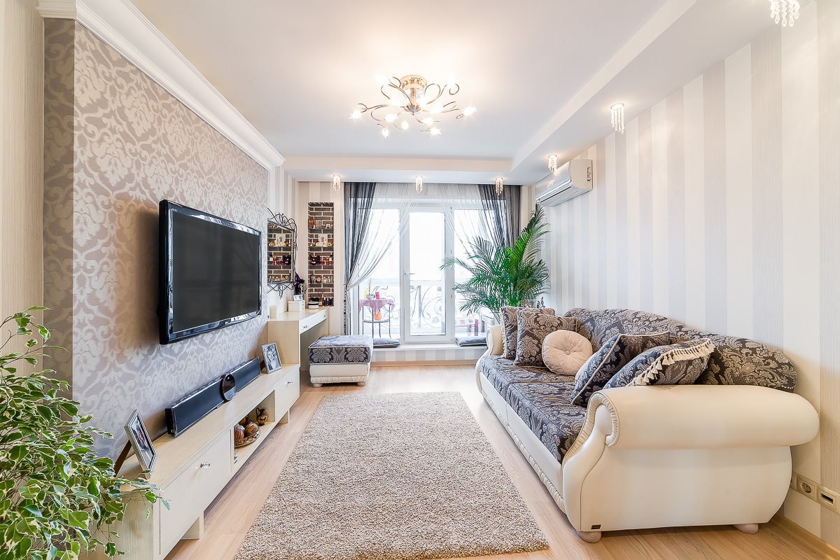 Kombinierte Tapete im Wohnzimmer