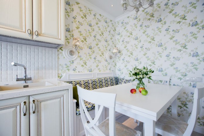 Papiertapete im Provence-Stil