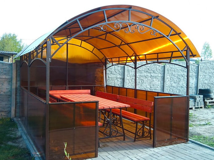 Polycarbonat-Pavillon mit Schmiedeteilen