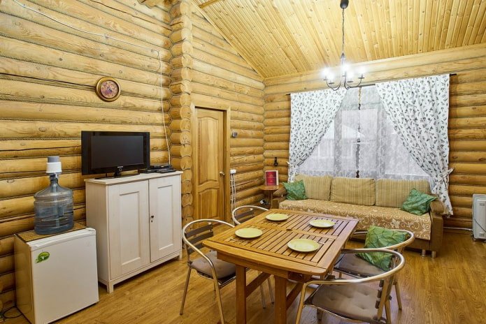 Vorhänge im Esszimmer eines Ferienhauses