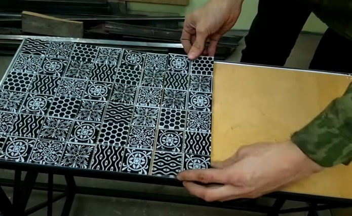 Mosaik kleben