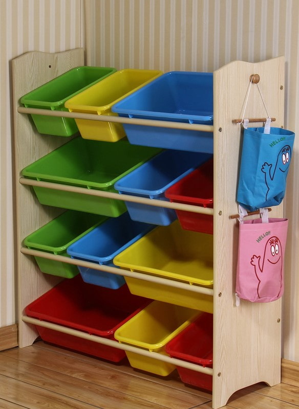 Kinderschuhregal im Innenraum