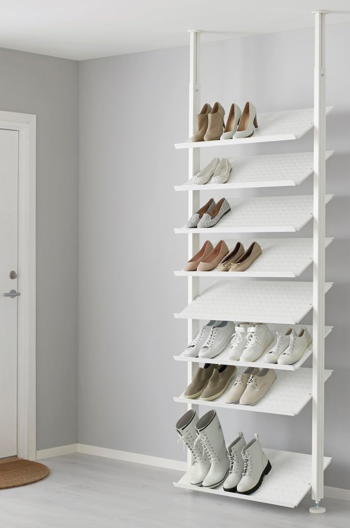 deckenhohes Schuhregal im Flur