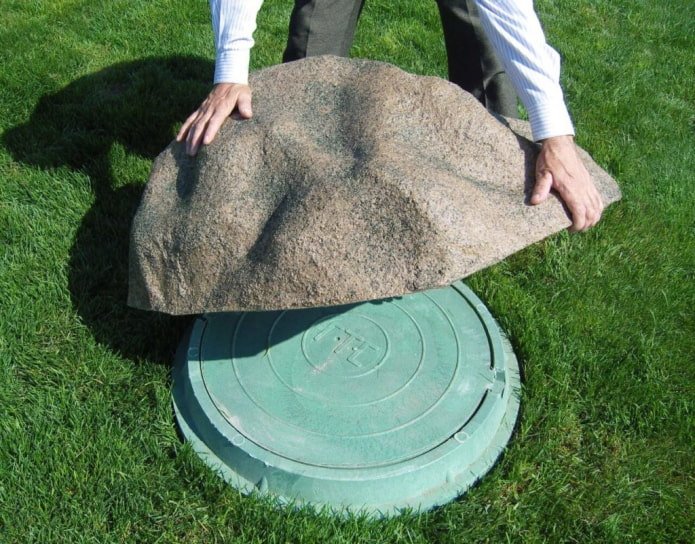 Klärgrubendekor mit Kunststein