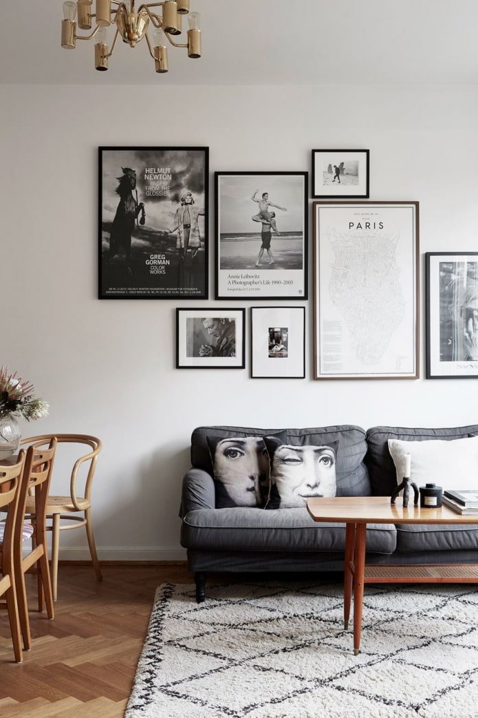 Schwarzweißfotos im Wohnzimmer
