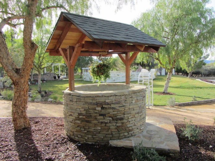 Großer Steinbrunnen