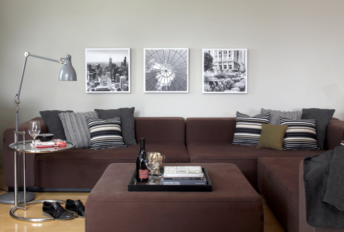 Fotos an der Wand im Innenraum
