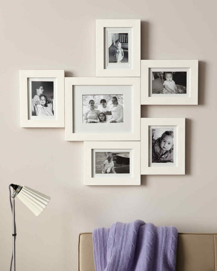 Fotos in Rahmen an der Wand im Innenraum