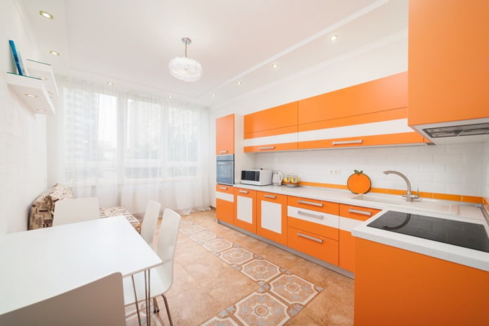 Küchendekoration in Orangetönen
