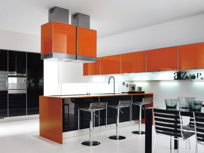 Kücheninnendesign in Orangetönen