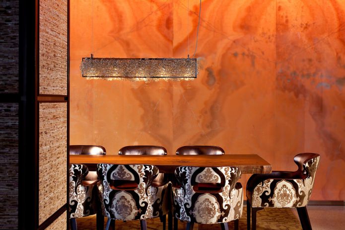 Orange und Braun im Interieur