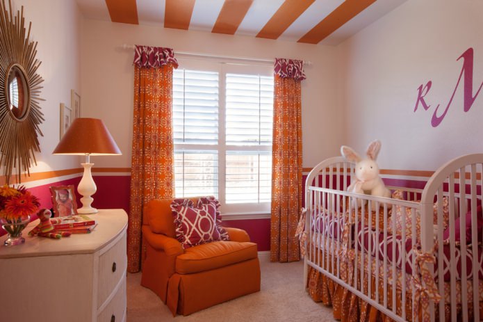 Orange-rosa Kinderzimmer