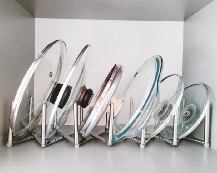 Ständer im Schrank