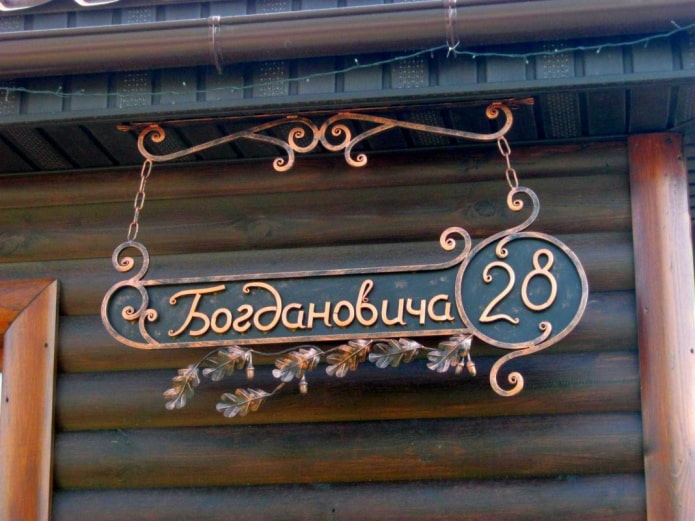 Schild mit Eichenlaub