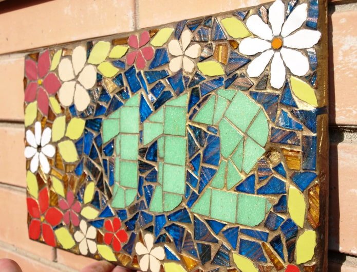 Mosaik-Adressschild