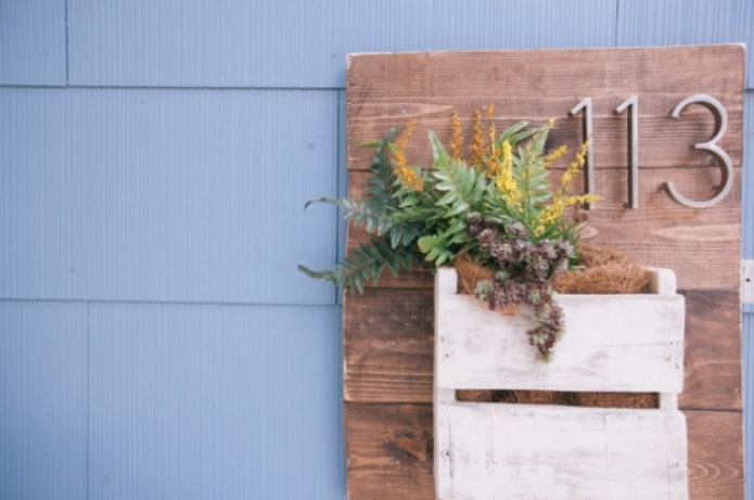 Schild mit Blumen