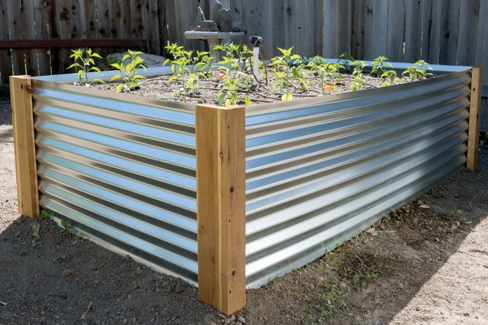 Blumenbeet aus Metallschiefer
