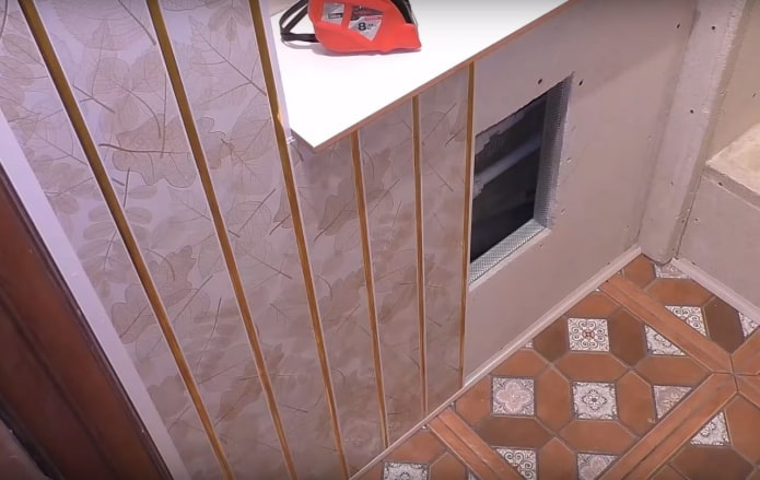 Installation von Kunststoffpanelen mit Kleber