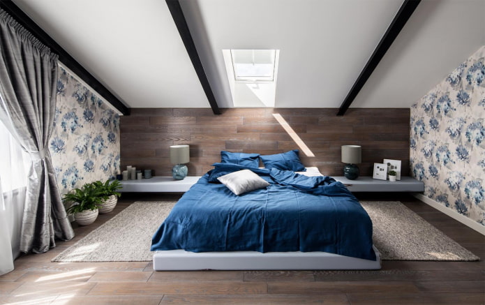 Wand hinter dem Bett