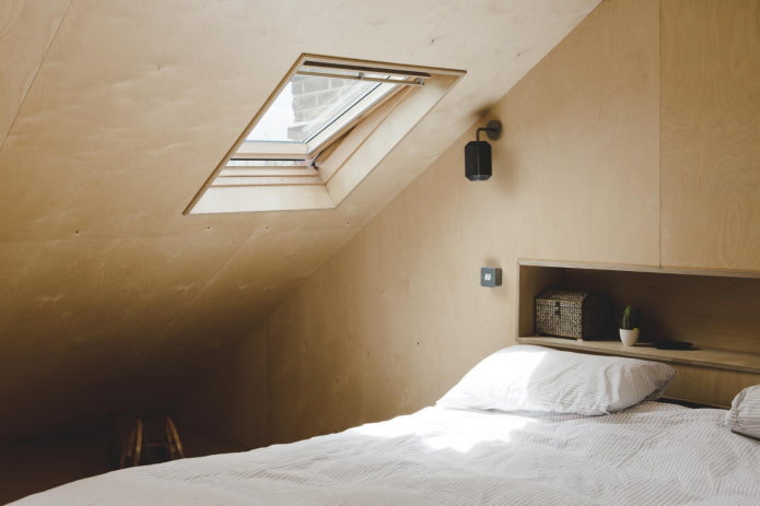 Sperrholzwände im Schlafzimmer