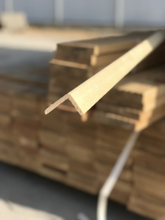 Holzecke für Außenecke