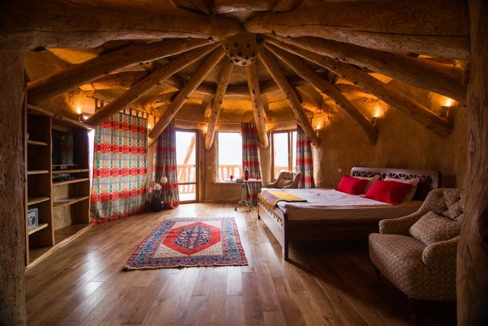 stilvolle Decke im Zimmer