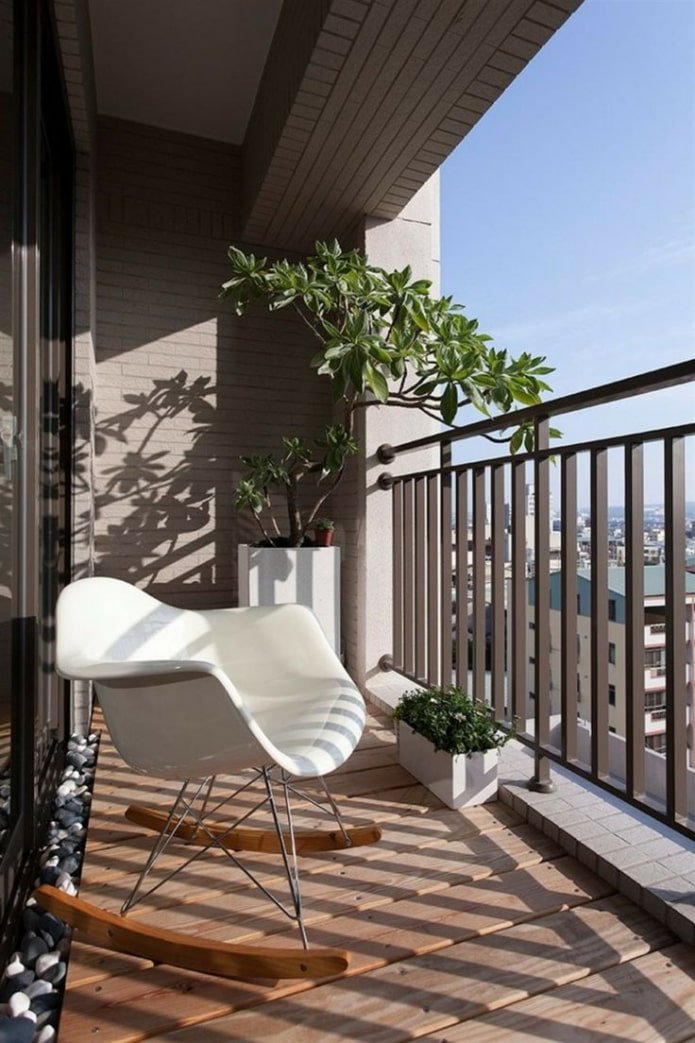 Balkon im minimalistischen Stil
