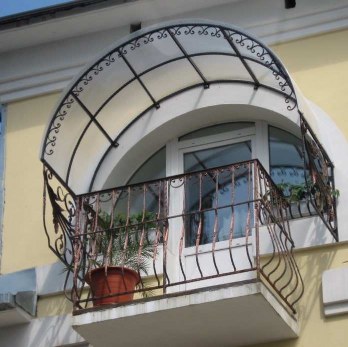 Balkonvordach aus Polycarbonat