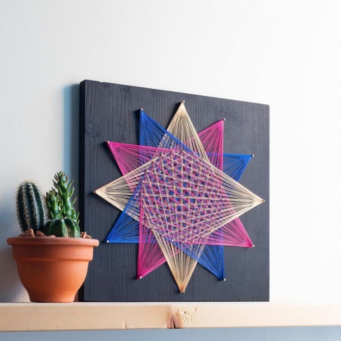 Panel in String-Art-Technik