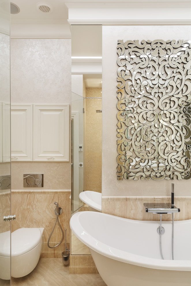 Wandpaneel im Badezimmer