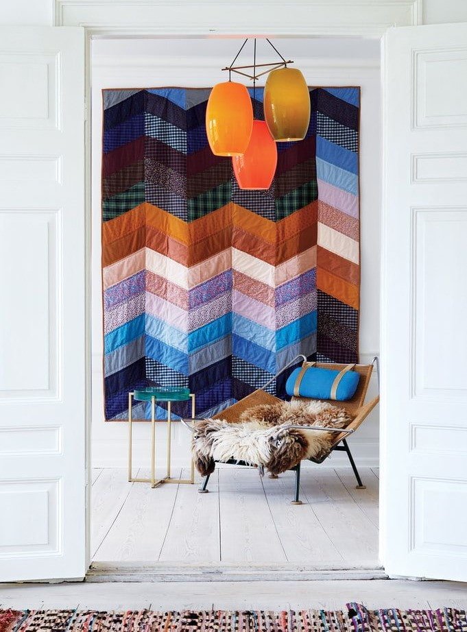 Patchwork-Wandpaneel im Innenraum