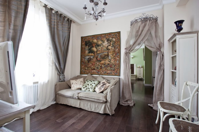 Wandpaneel im Innenraum im Provence-Stil