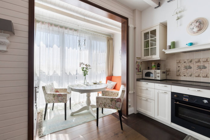 Küche kombiniert mit einem Balkon