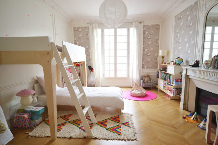 Fischgrätmuster Parkett im Kinderzimmer