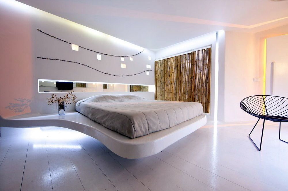 Schwebendes Bett im Interieur