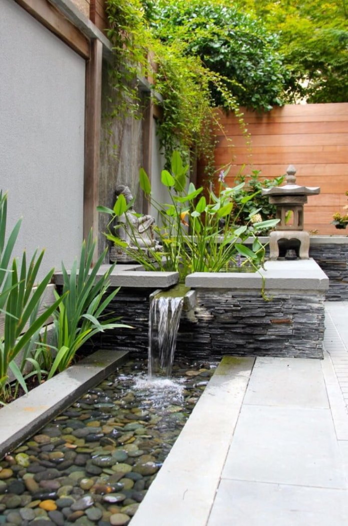 Wasserfall im Garten